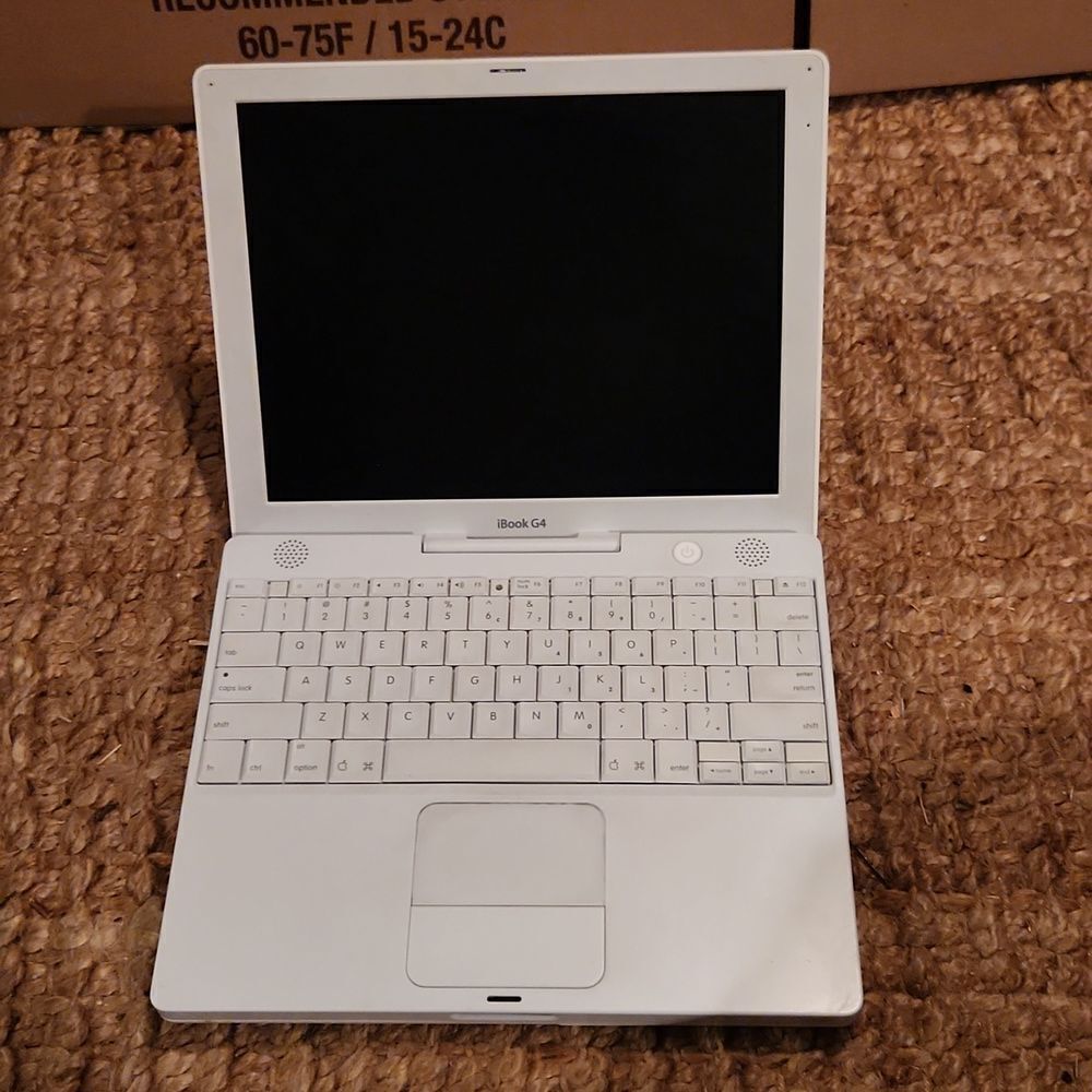 Apple IBook G4 Laptop Computer 12"
